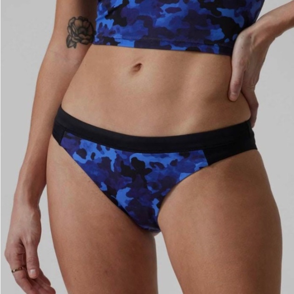 Athleta NWT Freestyle Camo Bikini Bottom Cloud Camo Dress Blue Size S NEVER WORN